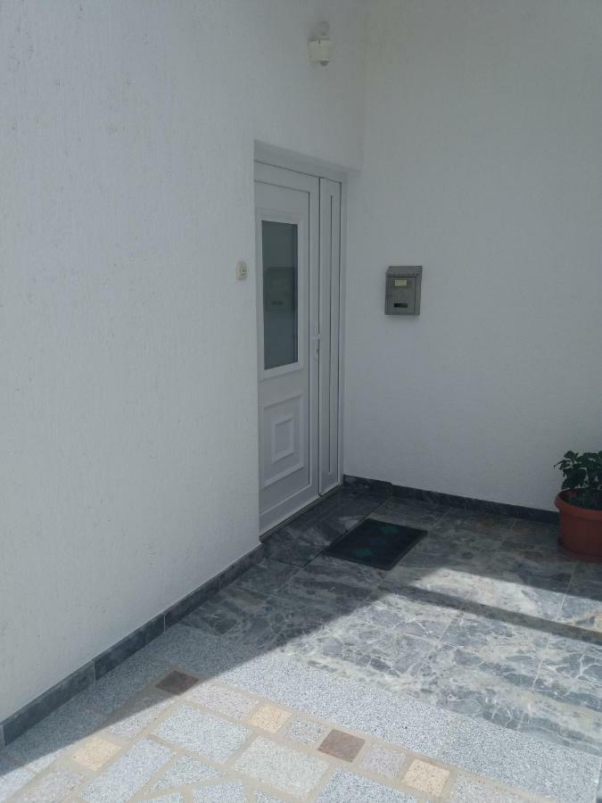 Apartments Erceg أوميس المظهر الخارجي الصورة