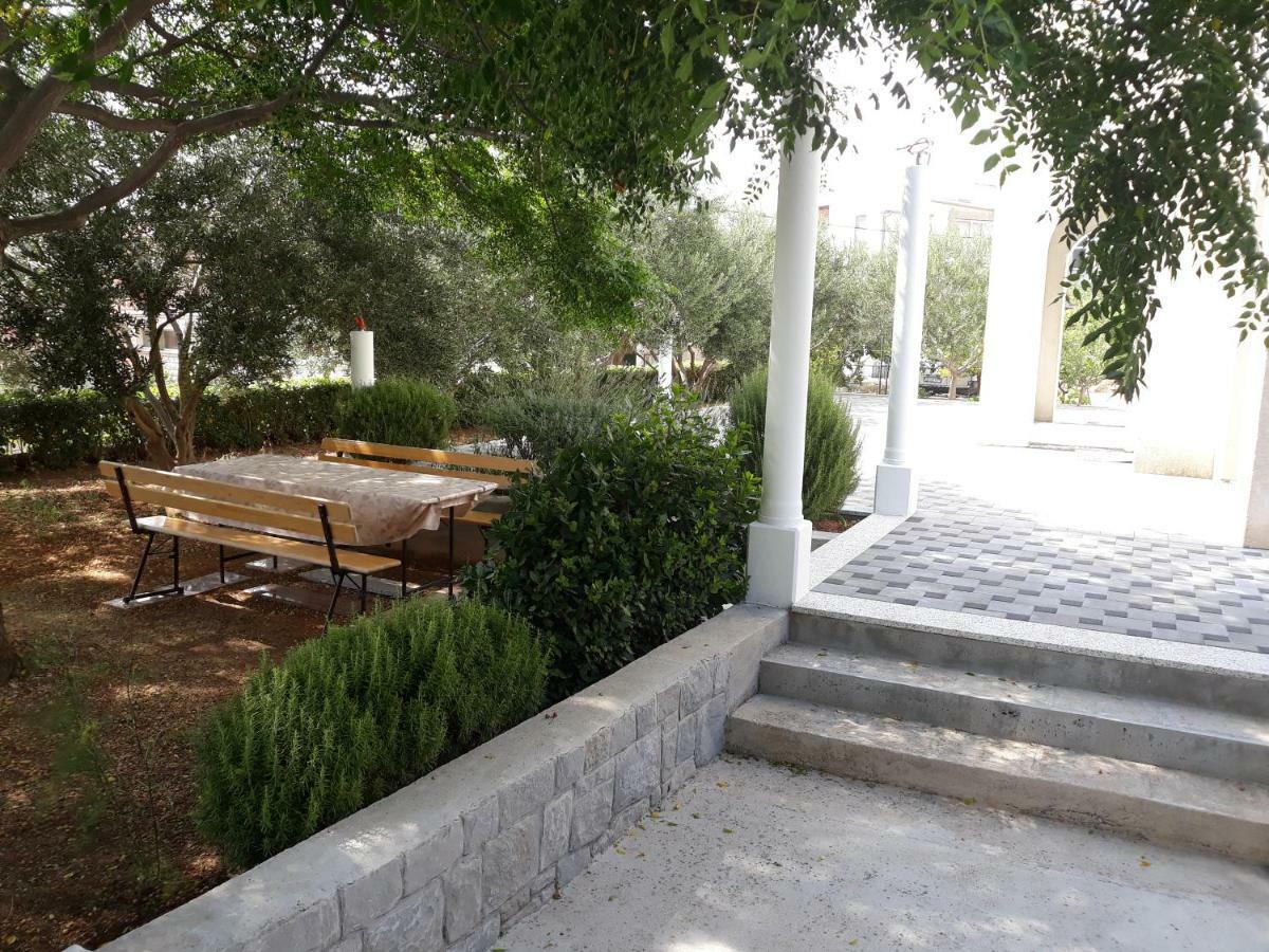 Apartments Erceg أوميس المظهر الخارجي الصورة