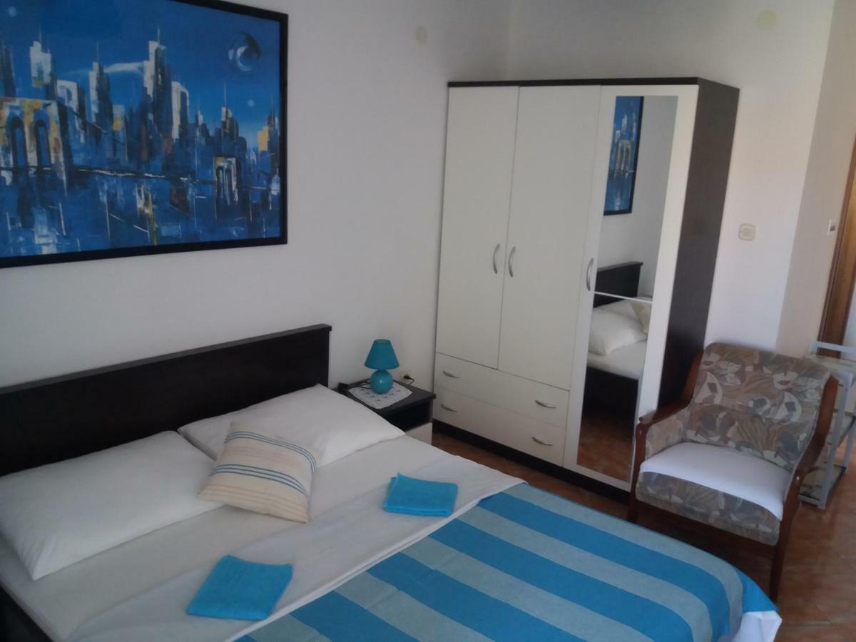Apartments Erceg أوميس المظهر الخارجي الصورة