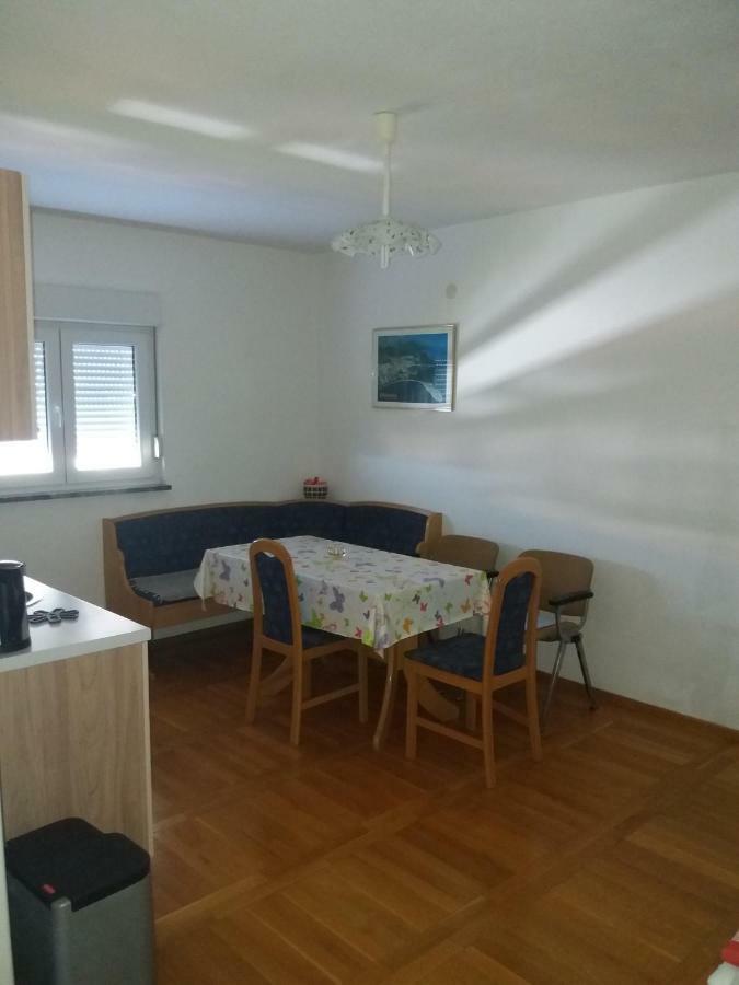 Apartments Erceg أوميس المظهر الخارجي الصورة